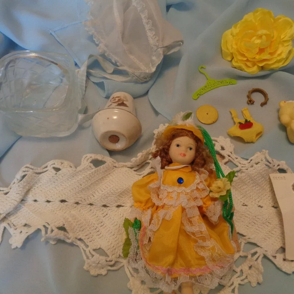 DOLLIE GLASS BASKET WASHINGTON SALT DOILY DODADS ETC LOT